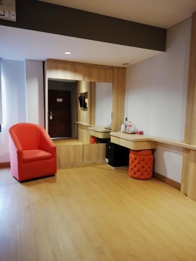 The Nyaman Motel Jakarta Exterior photo